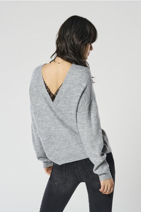 Only grijze dames trui | Model achteraanzicht