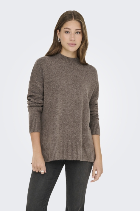 Only bruine dames trui | Model vooraanzicht
