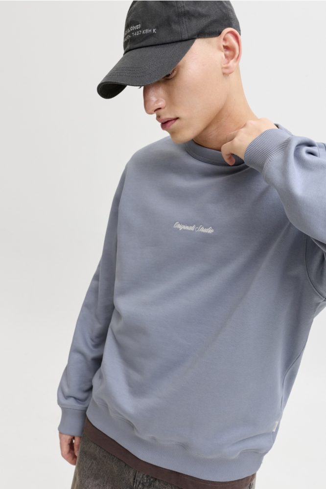 Jack & Jones blauwe heren sweater | Model zijaanzicht