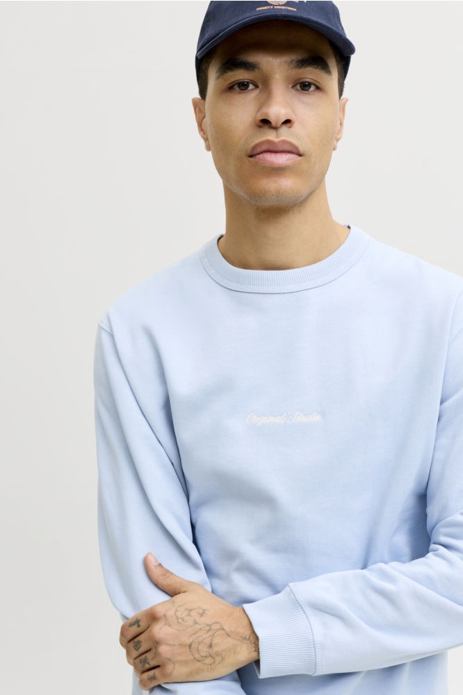 Jack & Jones blauwe heren sweater | Model vooraanzicht