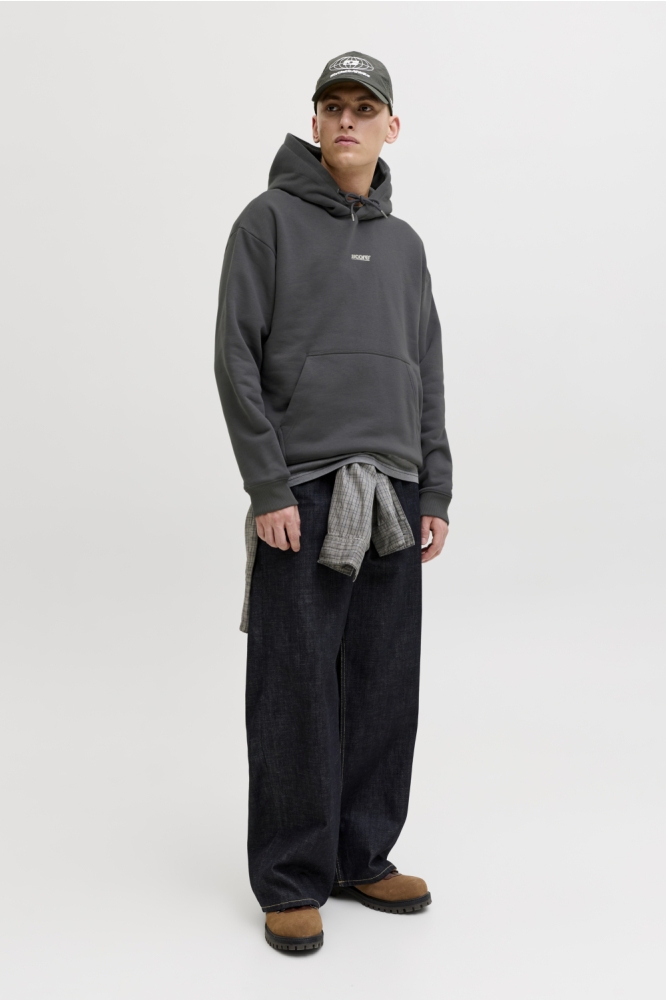 Jack & Jones grijze heren sweater | Model vooraanzicht