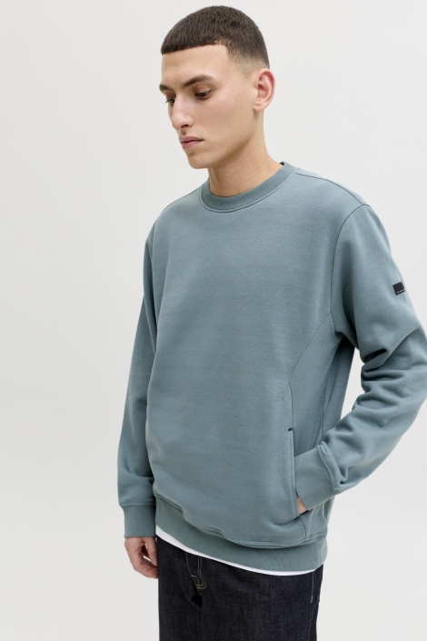 Jack & Jones groene heren sweater | Model zijaanzicht