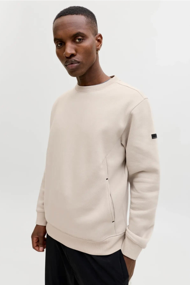 Jack & Jones beige heren sweater | Model zijaanzicht