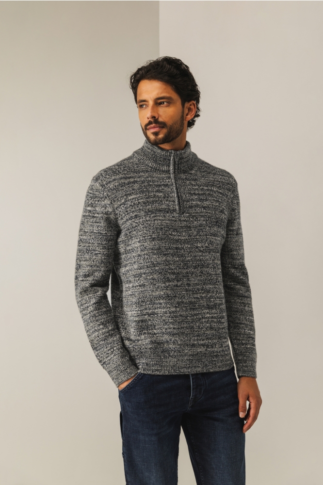 State of Art blauwe heren trui | Model vooraanzicht