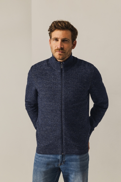 State of Art blauwe heren vest | Model vooraanzicht