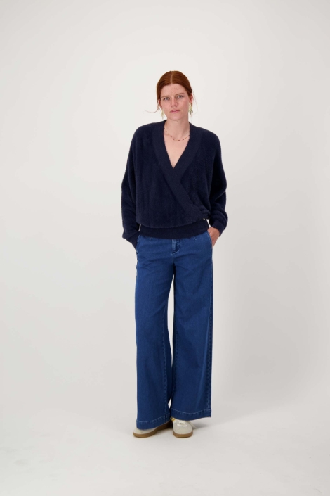 Zusss blauwe dames trui | Model