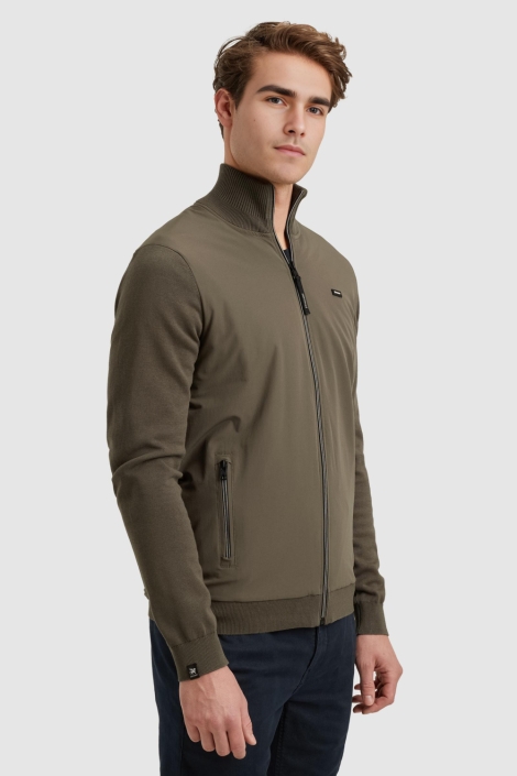 Vanguard groene heren vest | Model zijaanzicht