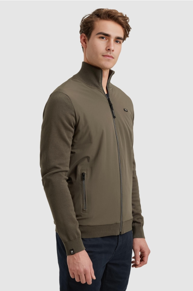 Vanguard groene heren vest | Model zijaanzicht