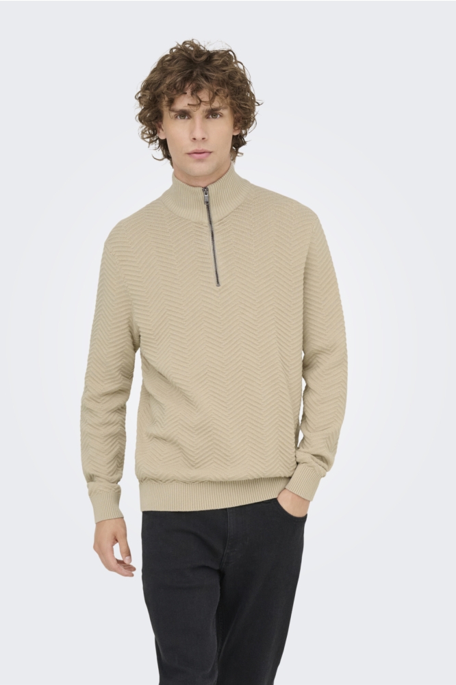 Only & Sons beige heren trui | Model vooraanzicht