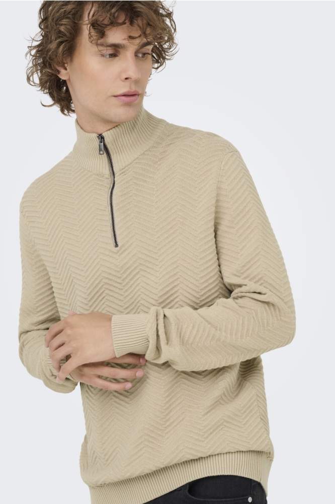 Only & Sons beige heren trui | Model zijaanzicht