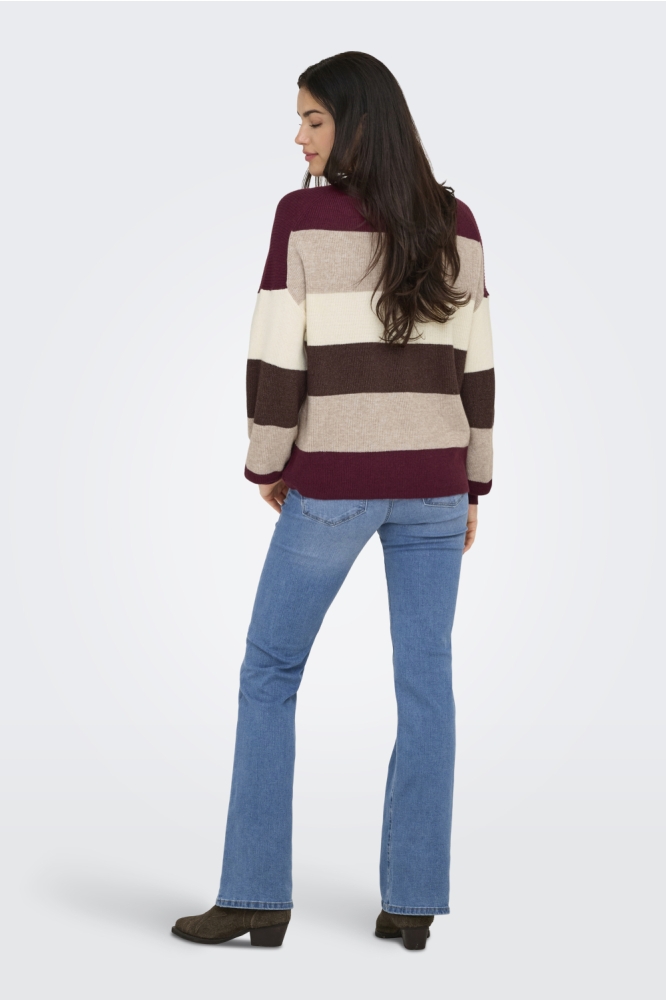 Only bordeaux dames trui | Model achteraanzicht