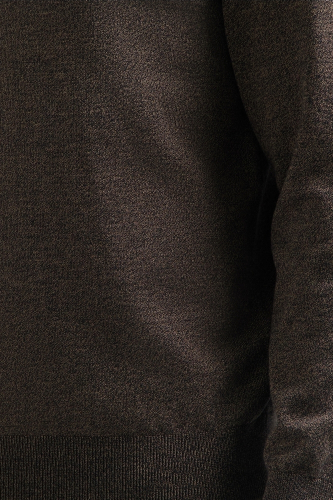 NO-EXCESS taupe heren trui | Close up