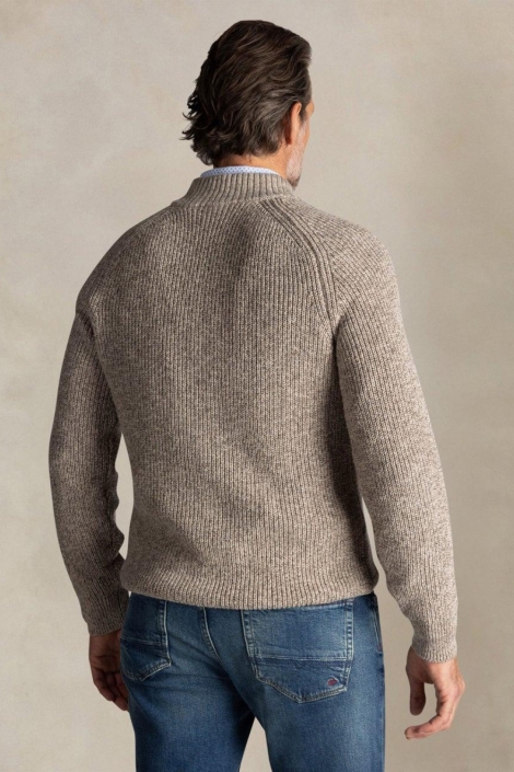 NZA beige heren trui | Model achteraanzicht