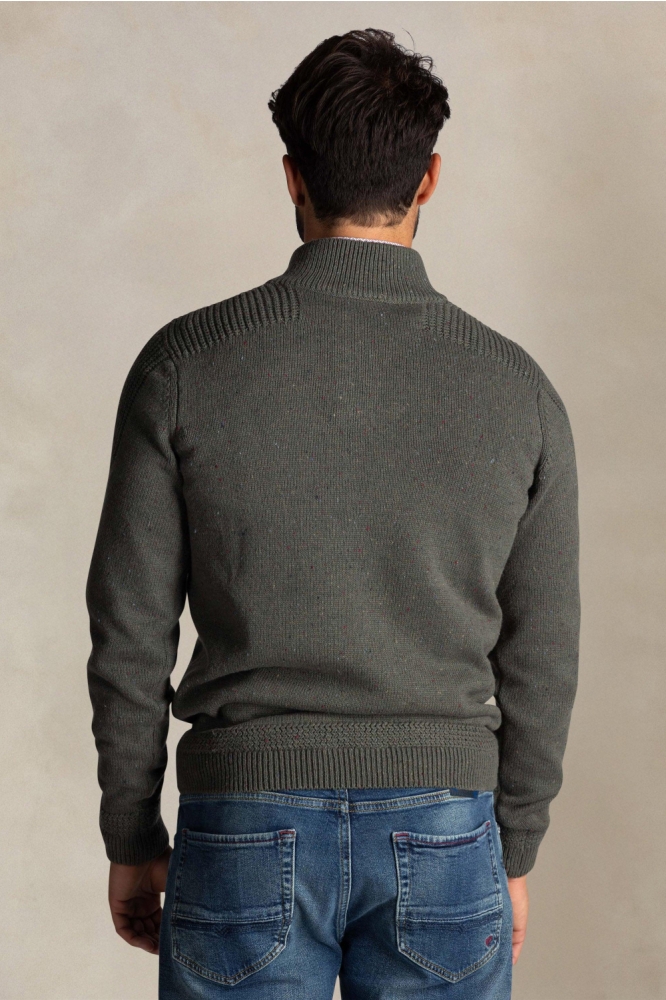 NZA groene heren trui | Model achteraanzicht