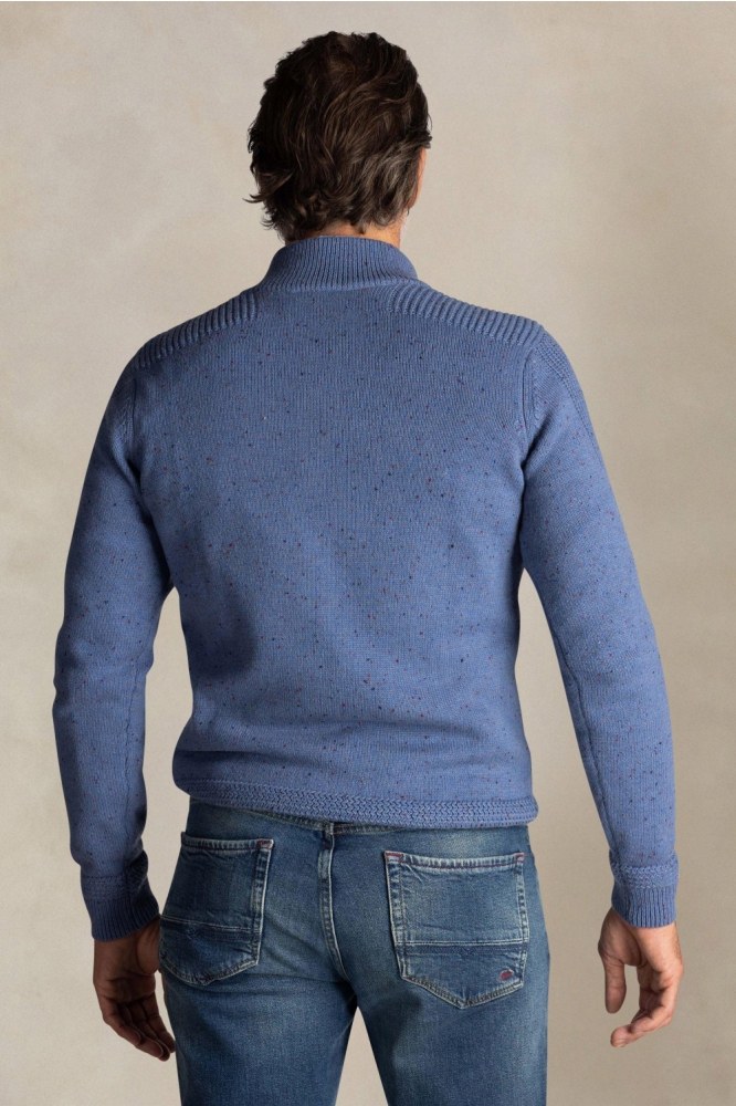 NZA blauwe heren trui | Model achteraanzicht