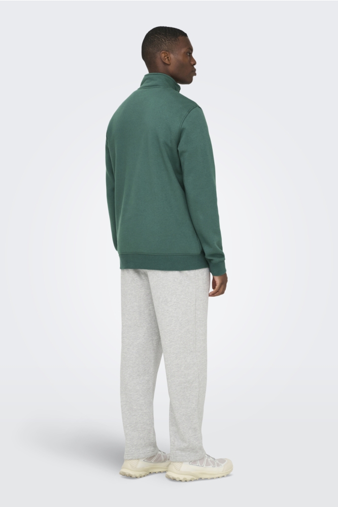 Only & Sons groene heren sweater | Model achteraanzicht