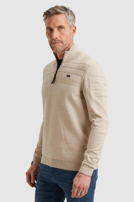 Vanguard beige heren trui | Model zijaanzicht