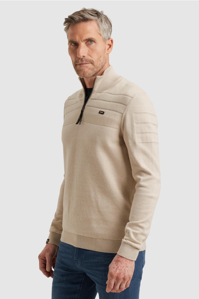 Vanguard beige heren trui | Model zijaanzicht