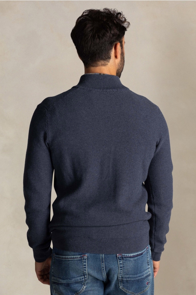 NZA blauwe heren trui | Model achteraanzicht