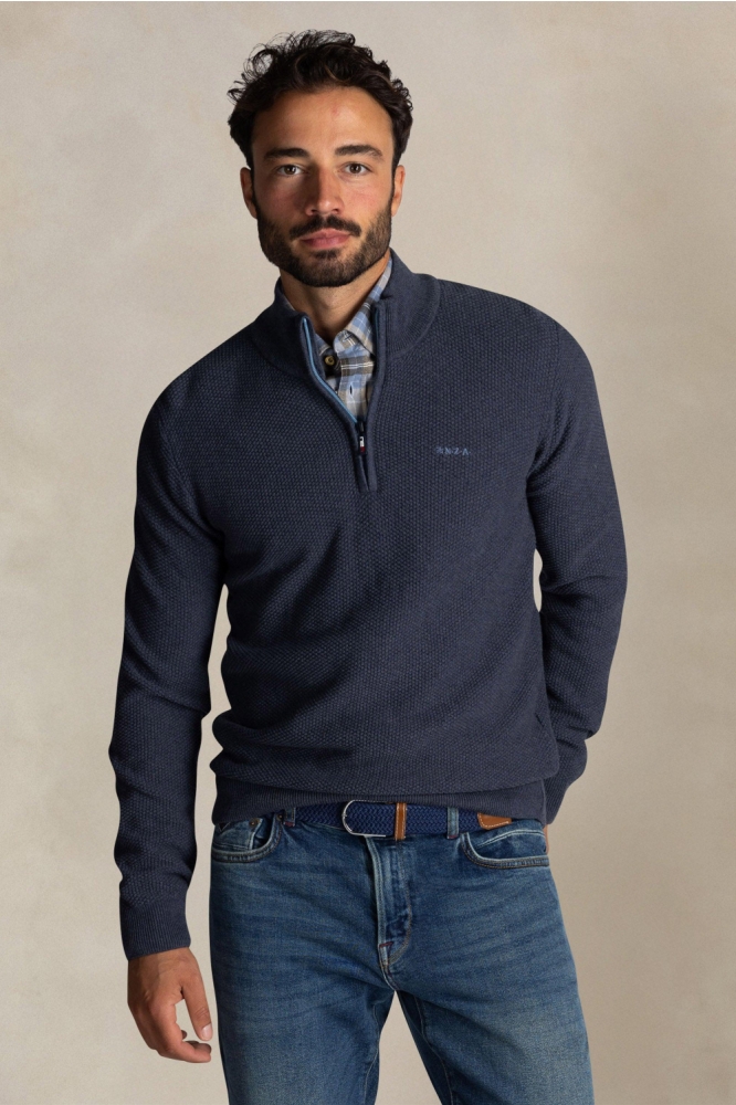 NZA blauwe heren trui | Model vooraanzicht