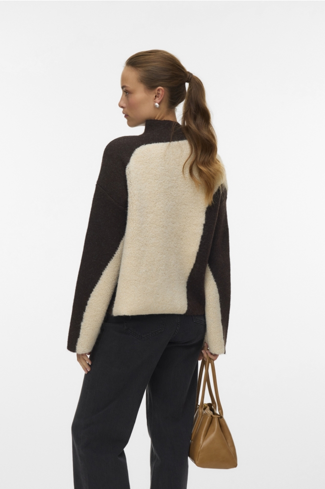 Vero Moda beige dames trui | Model achteraanzicht