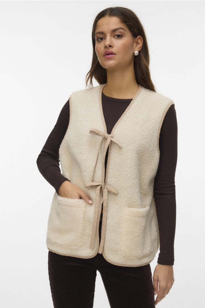 Vero Moda beige dames gilet | Model vooraanzicht