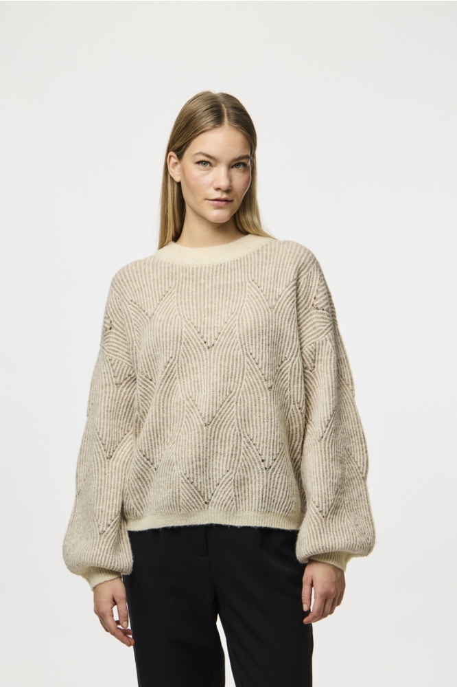 Pieces beige dames trui | Model vooraanzicht