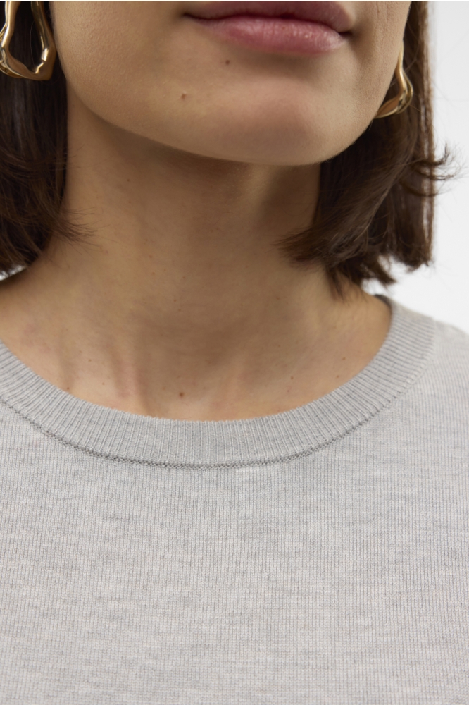 Vero Moda grijze dames trui | Close up