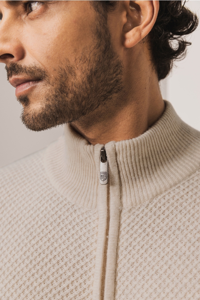 State of Art beige heren vest | Close up