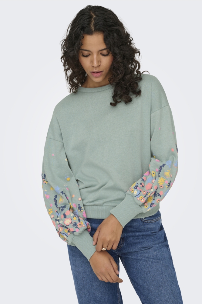 Only groene dames sweater | Model vooraanzicht
