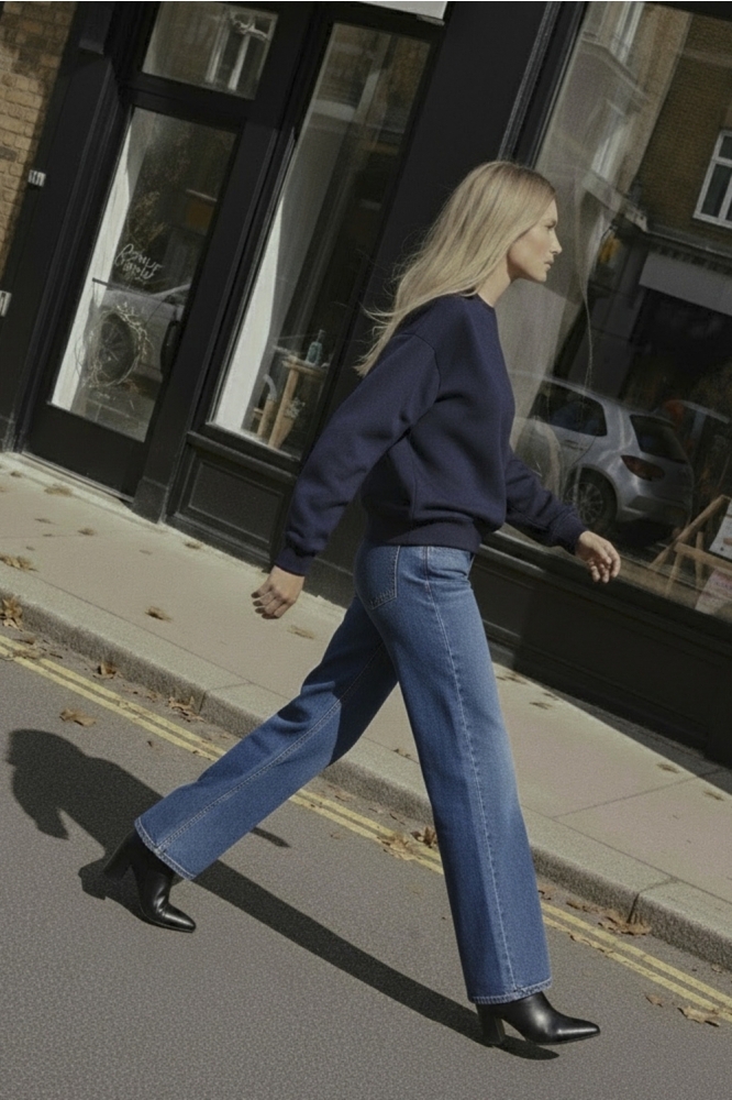 Hypedrop blauwe dames sweater | Sfeerbeeld, In situatie