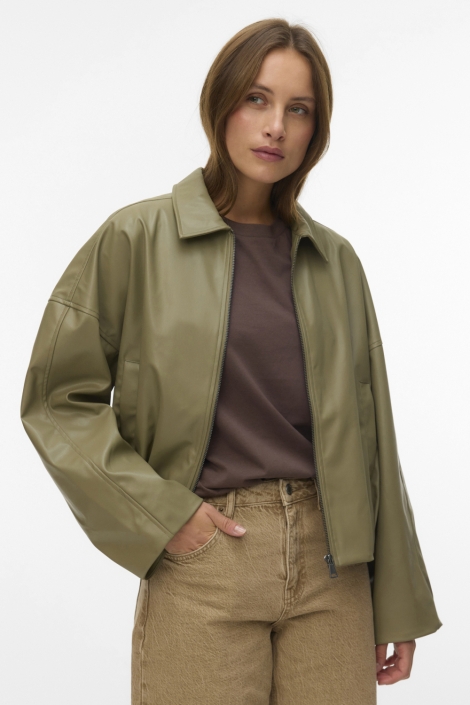 Vero Moda groene dames jas | Model vooraanzicht