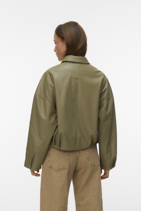 Vero Moda groene dames jas | Model achteraanzicht
