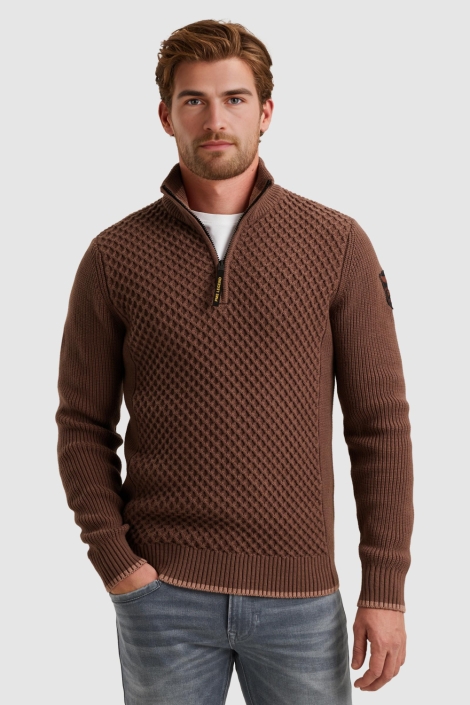 PME legend bruine heren trui | Model vooraanzicht