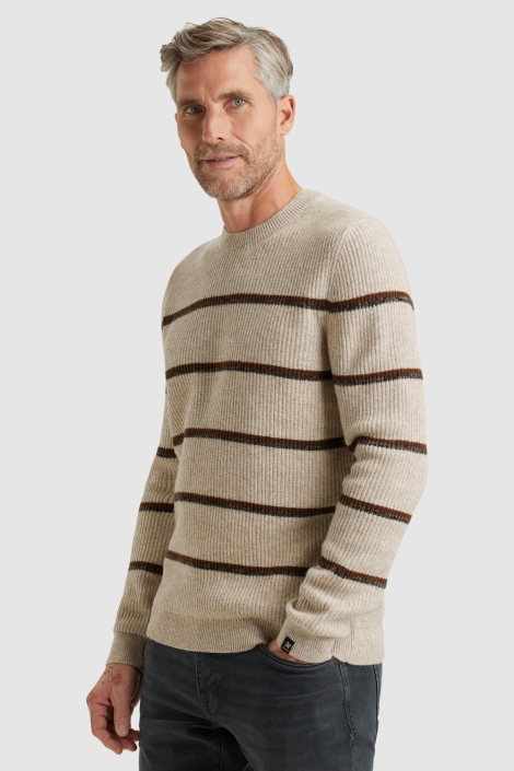 Vanguard beige heren trui | Model zijaanzicht