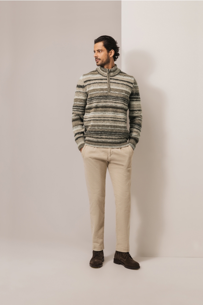 State of Art bruine heren trui | Model vooraanzicht