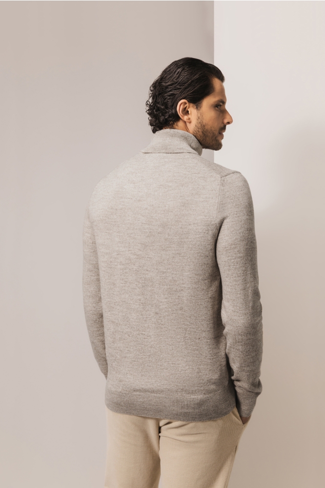 State of Art beige heren trui | Model achteraanzicht