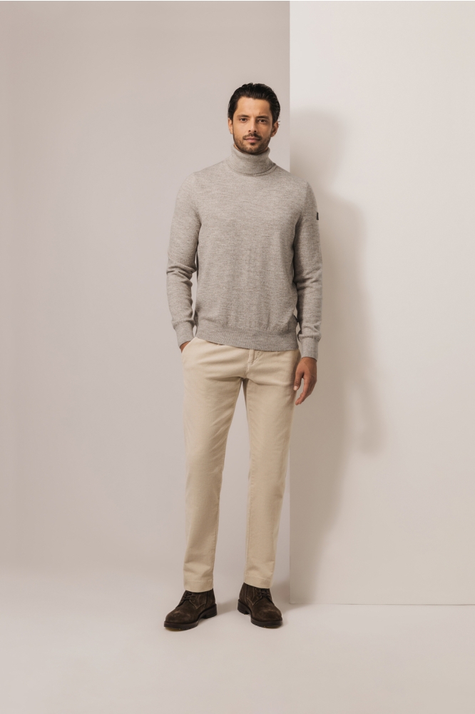 State of Art beige heren trui | Model vooraanzicht