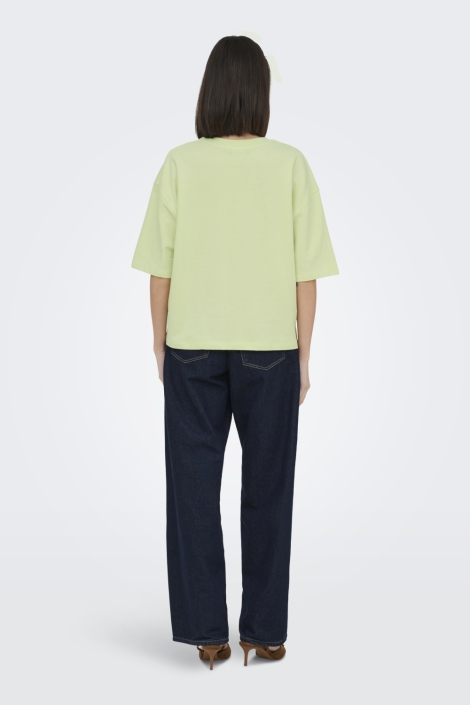 Jacqueline de Yong groene dames t-shirt | Model achteraanzicht