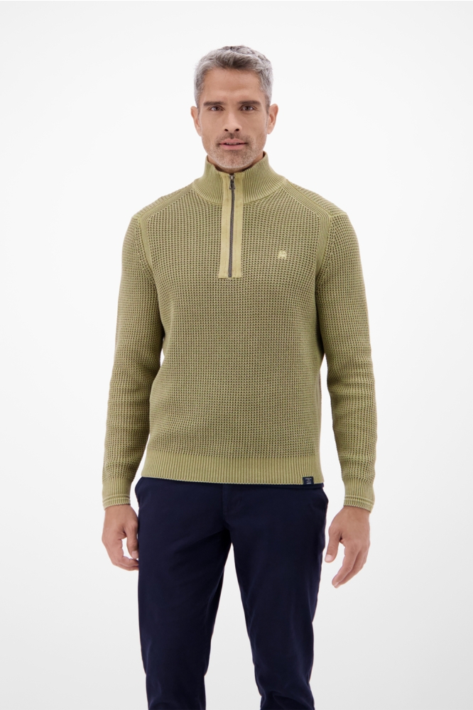 Lerros groene heren trui | Model vooraanzicht