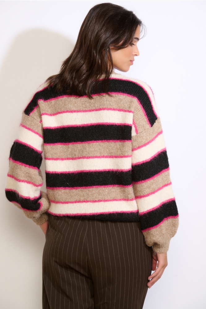 LolaLiza camel dames trui | Model achteraanzicht