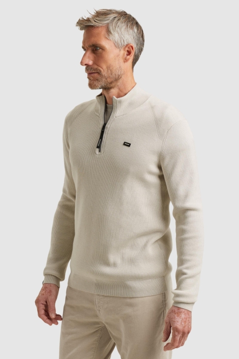 Vanguard beige heren trui | Model zijaanzicht