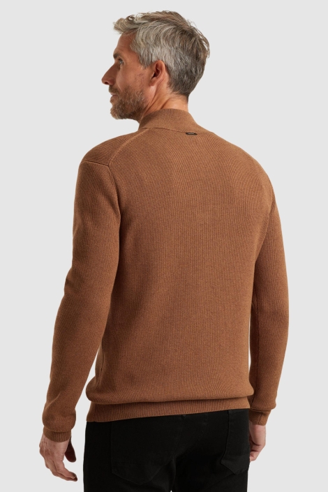 Vanguard bruine heren trui | Model achteraanzicht