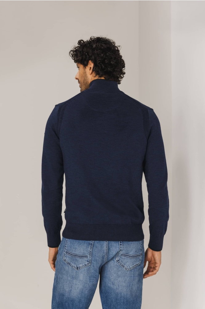 State of Art blauwe heren trui | Model achteraanzicht