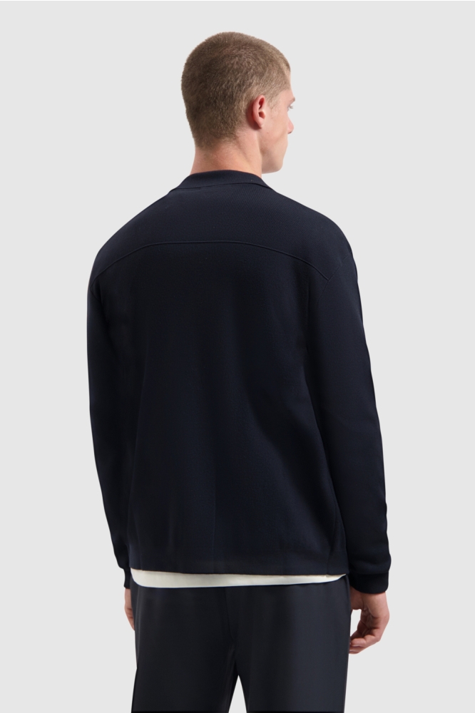 Pure Path blauwe heren vest | Model achteraanzicht