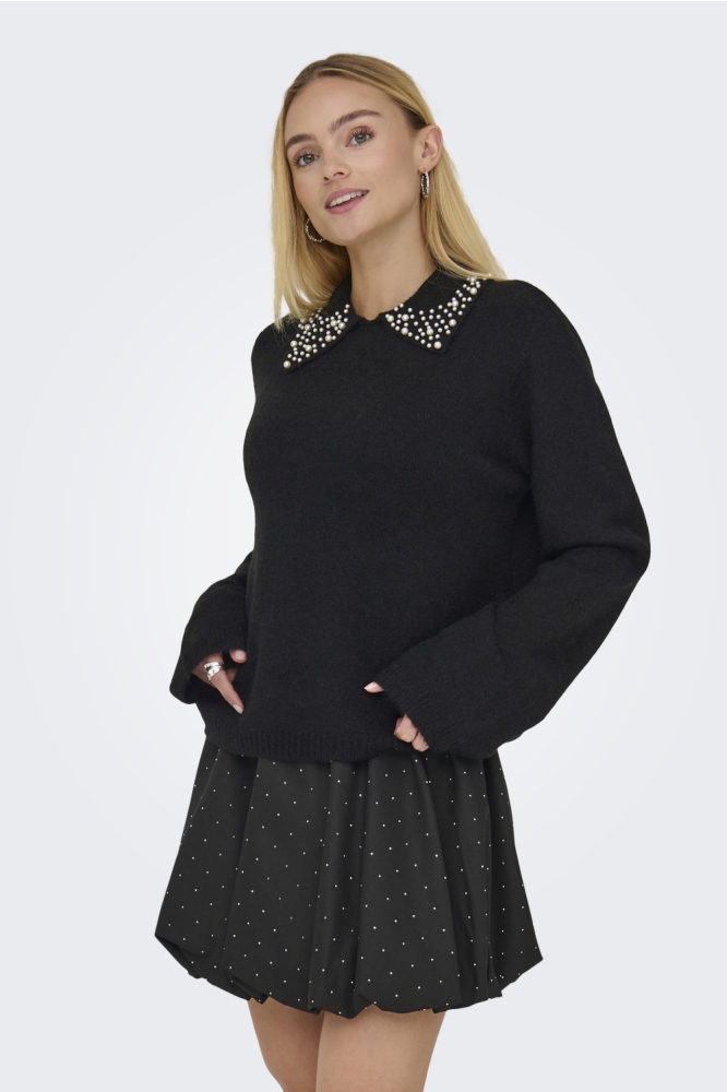 Jacqueline de Yong zwarte dames trui | Model vooraanzicht