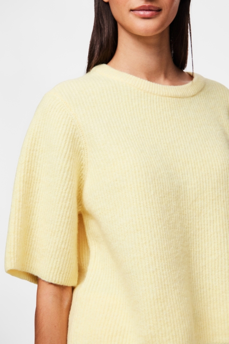 Pieces gele dames trui | Close up