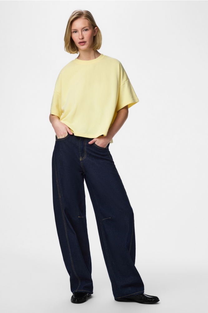 Pieces gele dames sweater | Model vooraanzicht