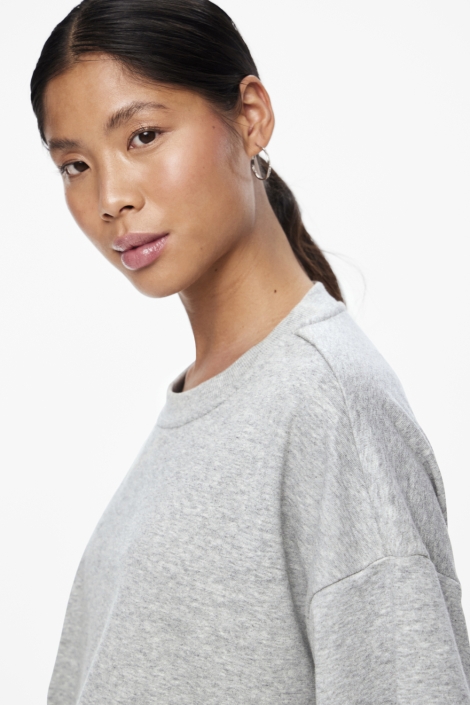 Pieces grijze dames sweater | Model zijaanzicht