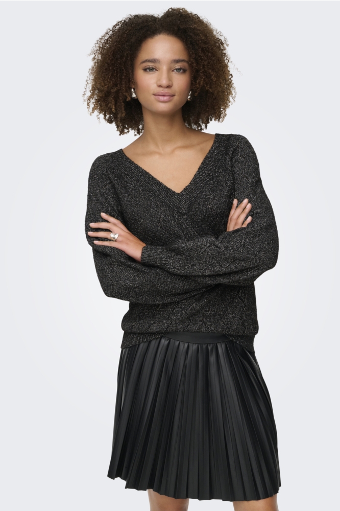 Jacqueline de Yong zwarte dames trui | Model vooraanzicht